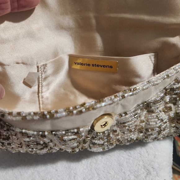 Elegant Beaded Crossbody Bag in Cream and Gold - Picture 4 of 4